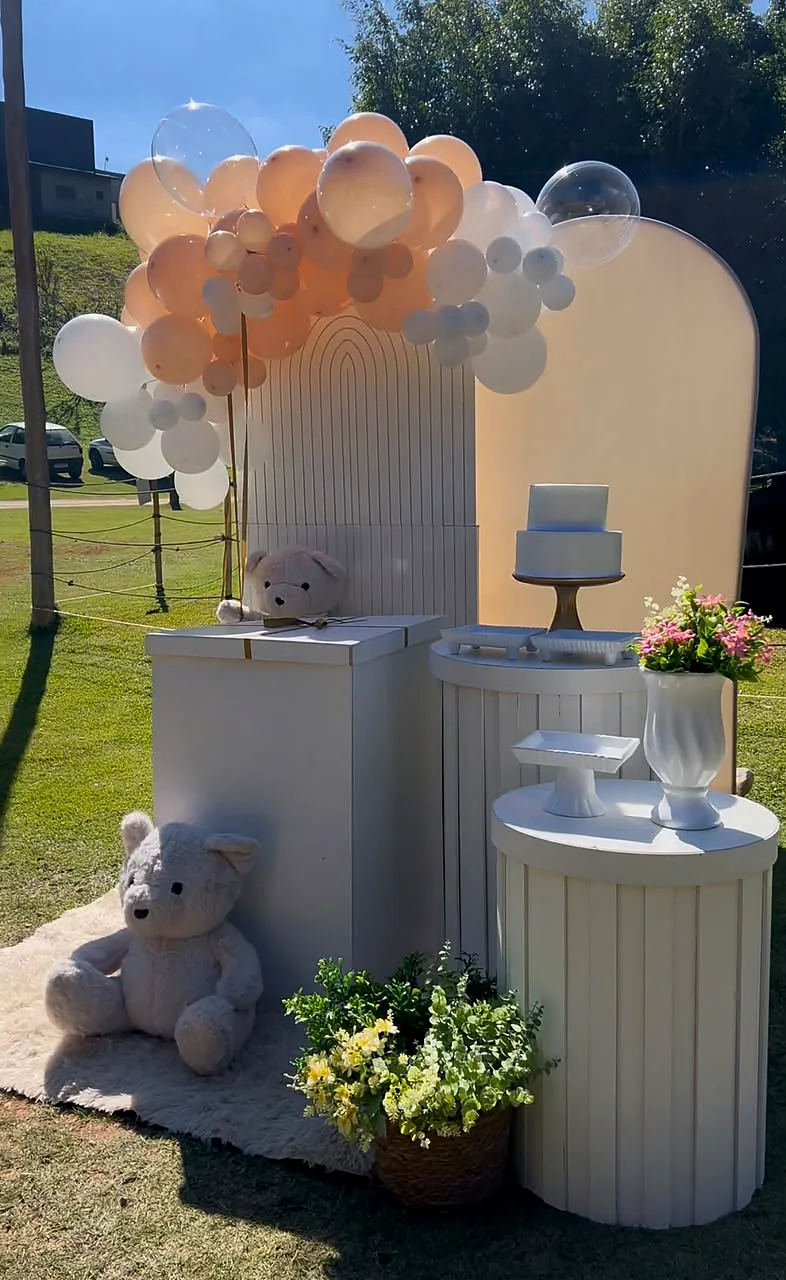 Mesa decorada para chá revelação em Jundiaí